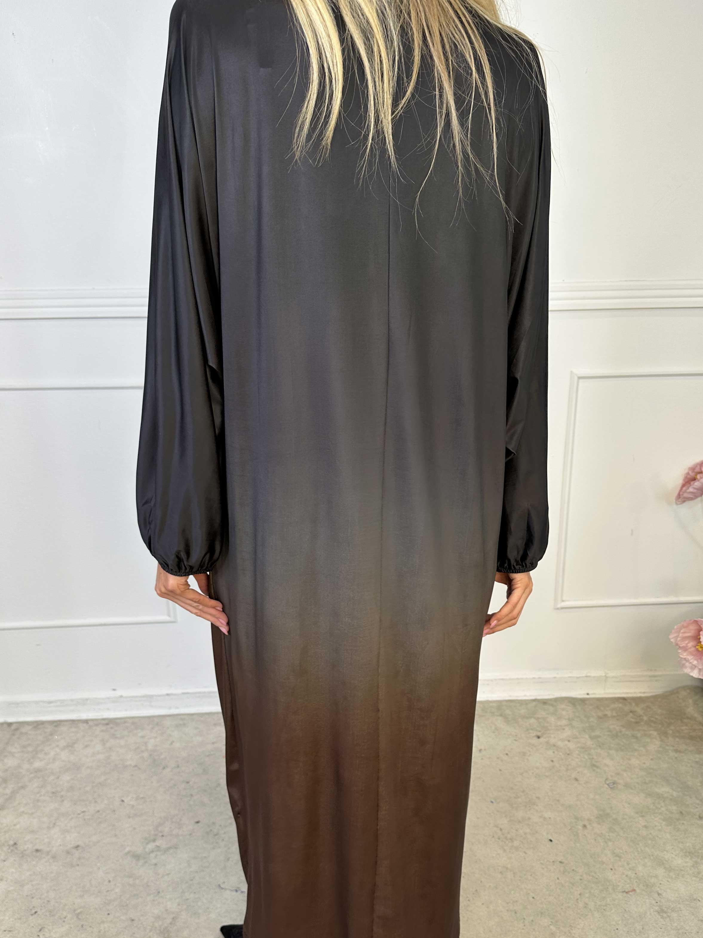 Ismene - Lang tunikakjole i flere farvenuancer